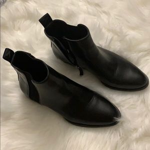 DKNY black booties size 7 ankle booties